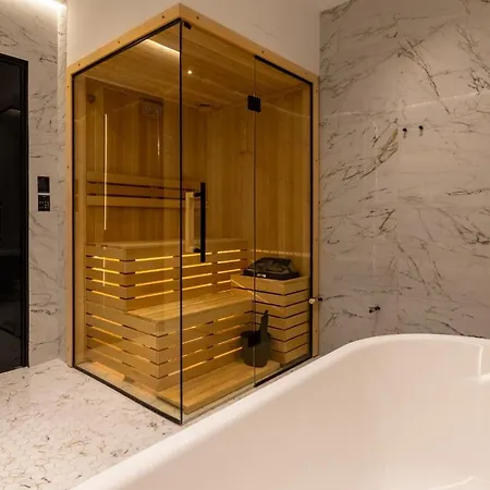 One Luxury Guest house 4*