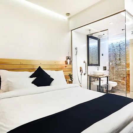 بيت ضيافة وان لاكشري سويتس 4*