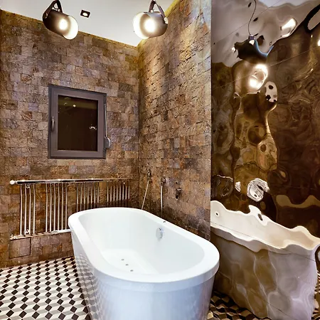 وان لاكشري سويتس