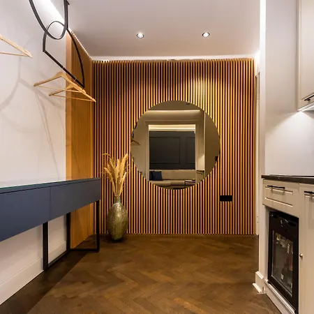 وان لاكشري سويتس 4* بلغراد