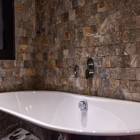 بيت ضيافة وان لاكشري سويتس 4*