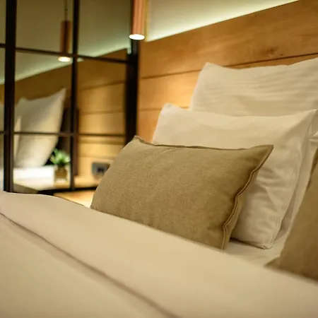 وان لاكشري سويتس 4*